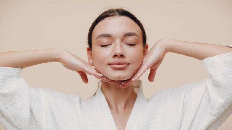 The Ultimate Guide to Lymphatic Massage for Relaxation (5+ Benefits)